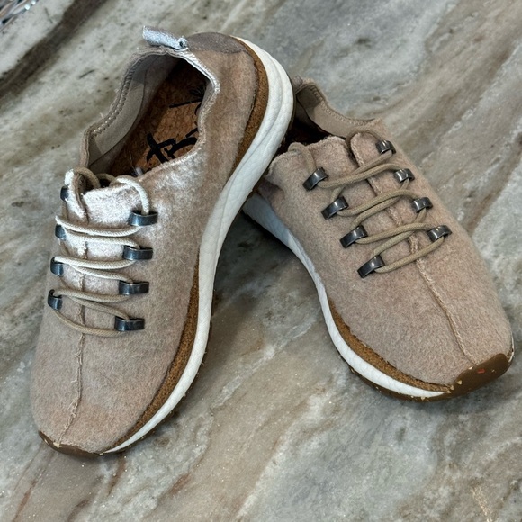 Women’s OTBT Courier Wool Alpaca Sneakers Casual Athletic Tan Beige- Size 6.5 - Picture 6 of 12